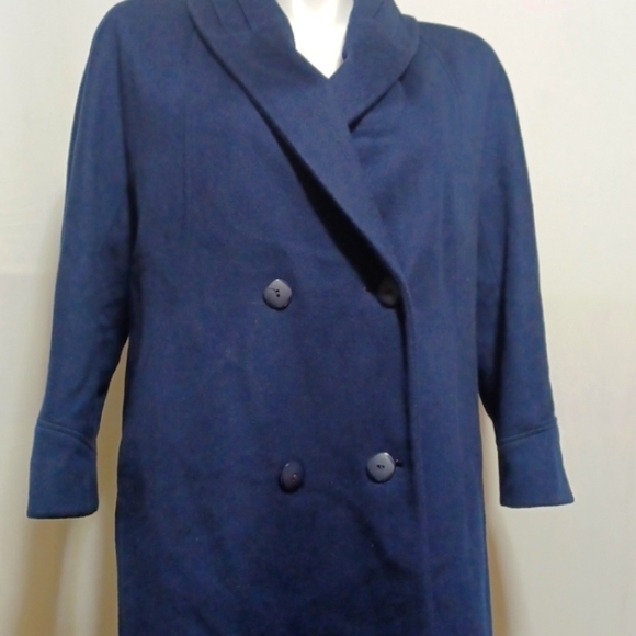 SIGNATURE WOMENS COAT SIZE 12 P IN A BEAUTIFUL NAVY BLUE WOOL 💙 - Picture 2 of 11